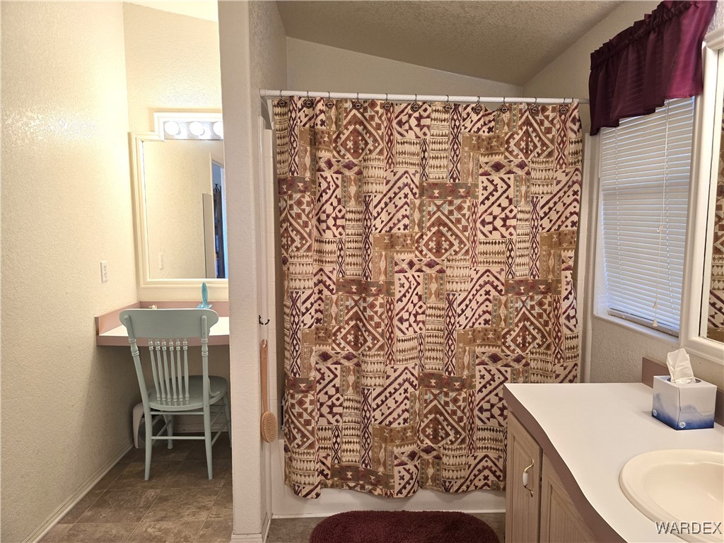 1630 Ganado Road Golden Valley, AZ 86413 - Photo 51 of 97 Master Bathroom
