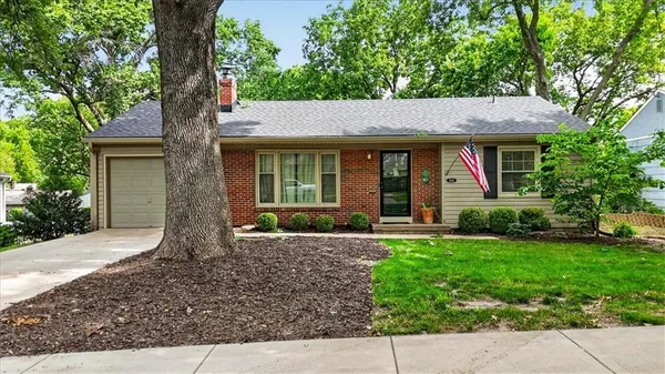 $350,000 | 3114 West 72nd Terrace, Prairie Village, KS 66208