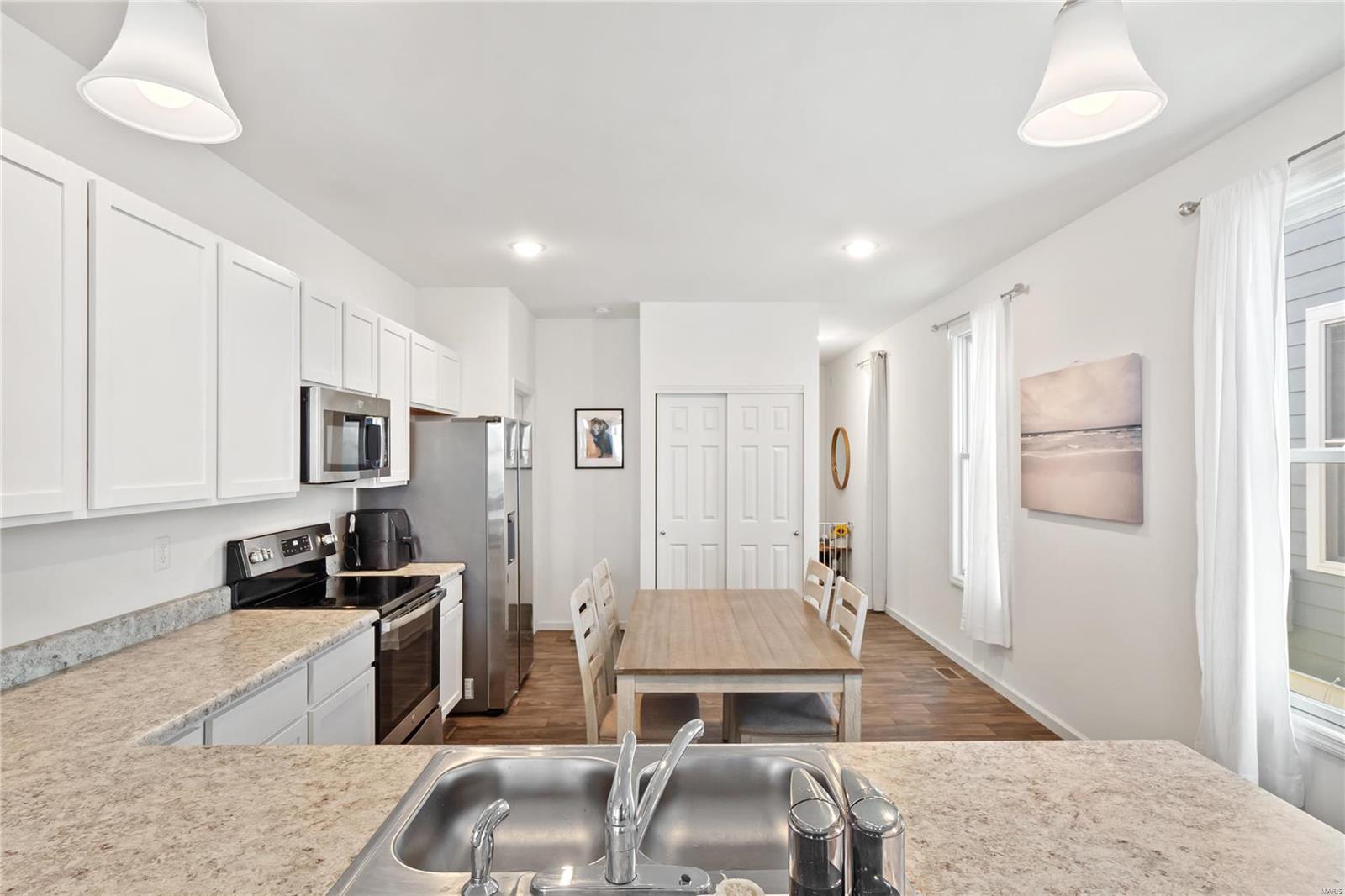 136 Front Lake Lane St. Charles, MO 63301 - Photo 5 of 28