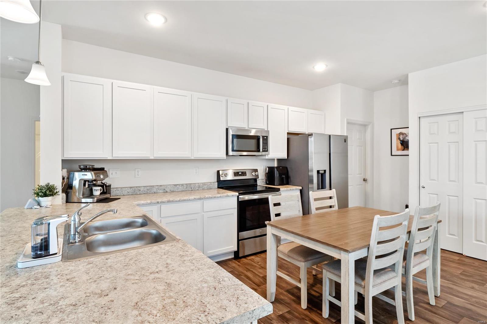 136 Front Lake Lane St. Charles, MO 63301 - Photo 6 of 28