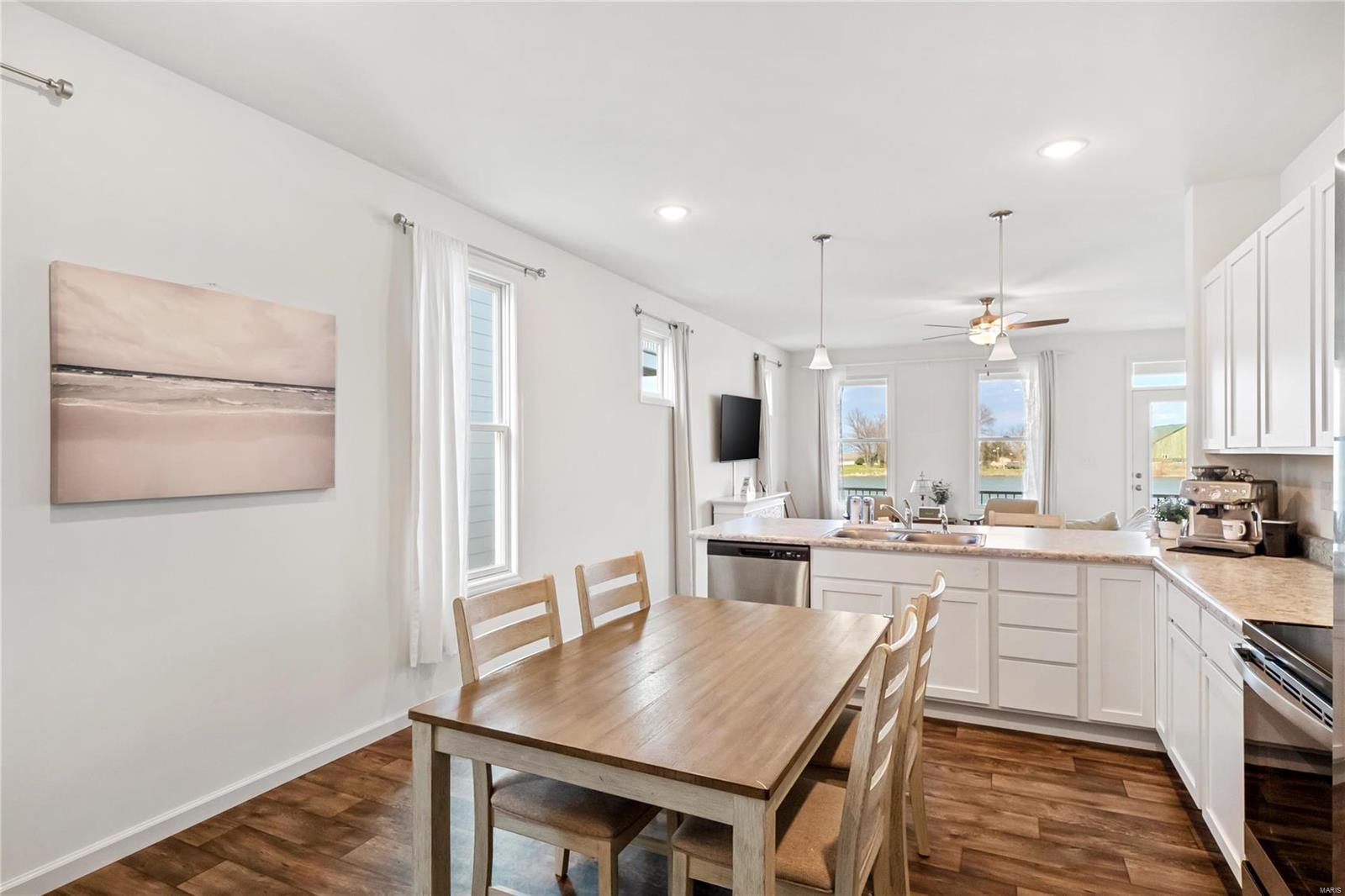 136 Front Lake Lane St. Charles, MO 63301 - Photo 7 of 28