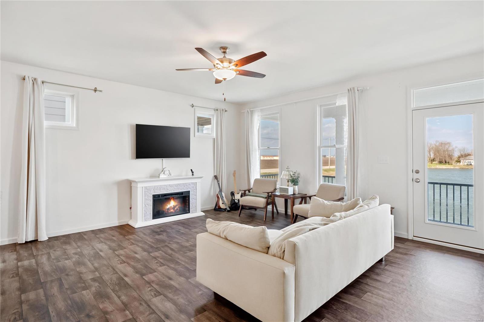 136 Front Lake Lane St. Charles, MO 63301 - Photo 8 of 28