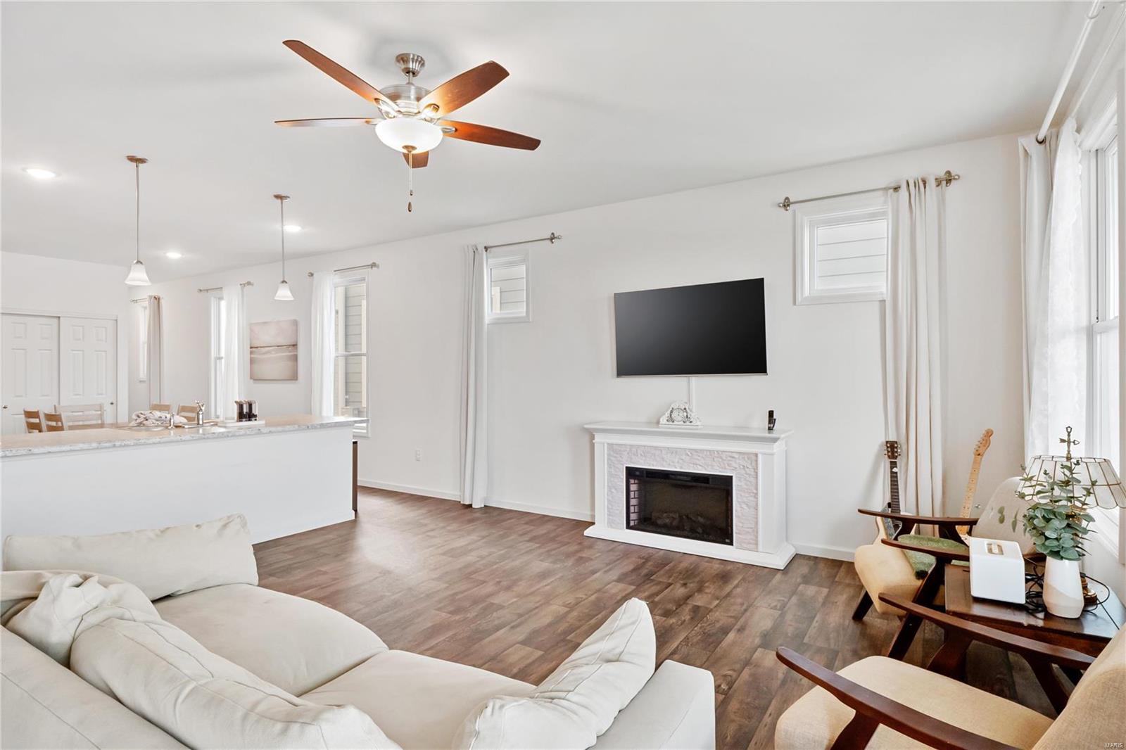 136 Front Lake Lane St. Charles, MO 63301 - Photo 9 of 28