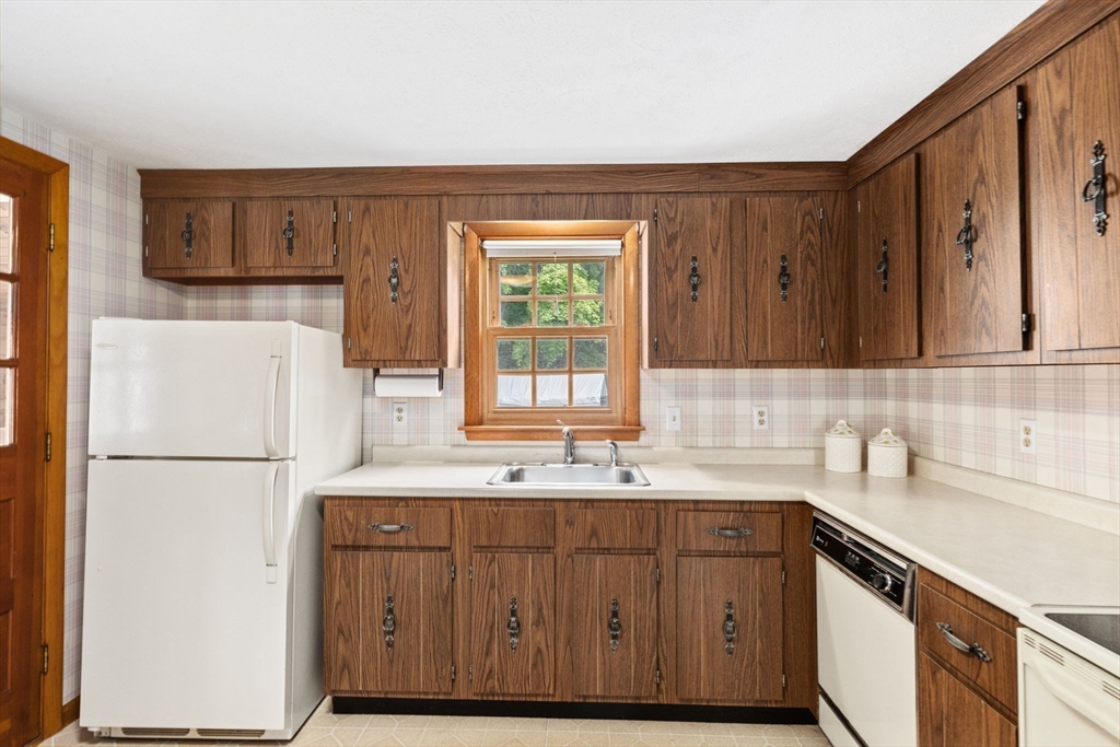 46 Hazel Avenue Scituate, MA 02066 - Photo 7 of 42