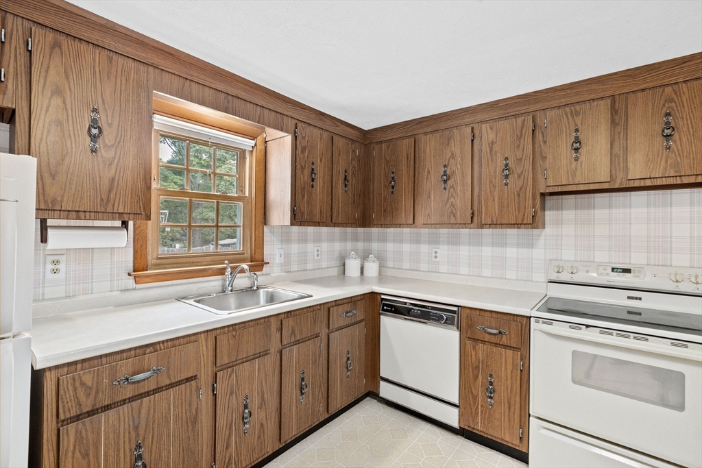 46 Hazel Avenue Scituate, MA 02066 - Photo 8 of 42