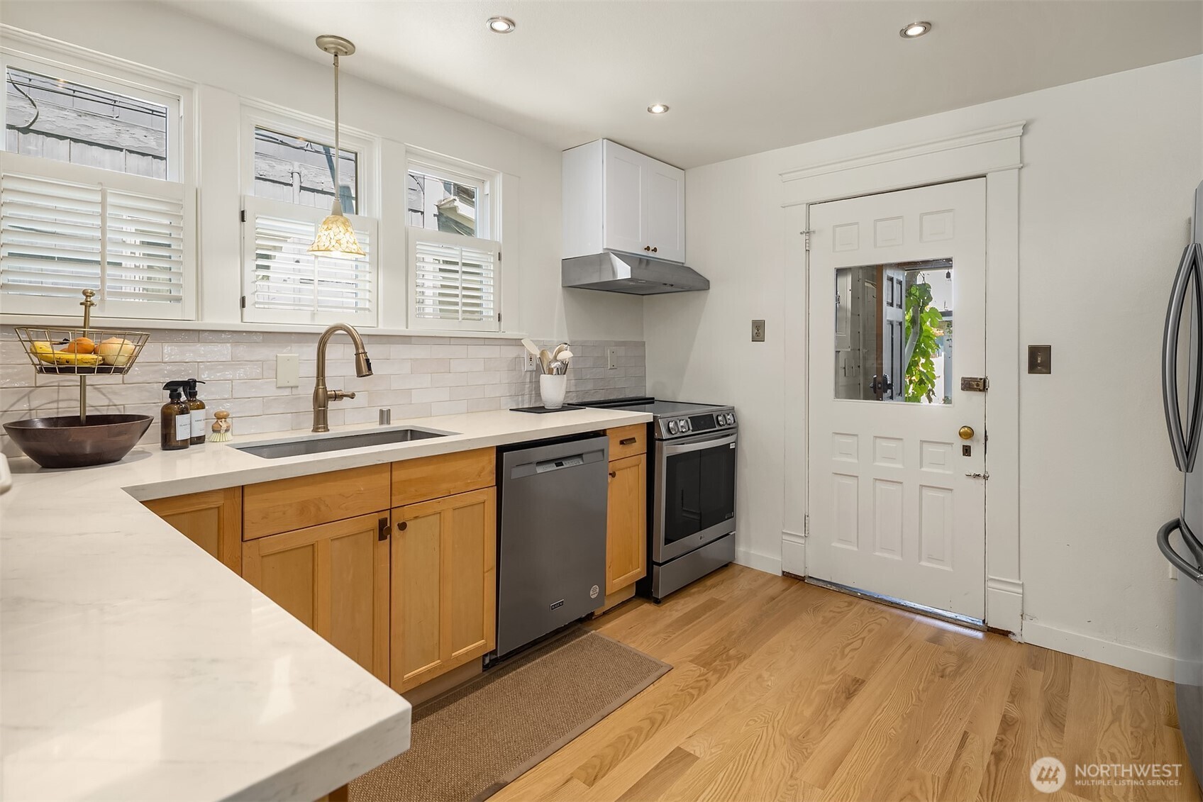 1911 Rucker Avenue Everett, WA 98201 - Photo 7 of 25