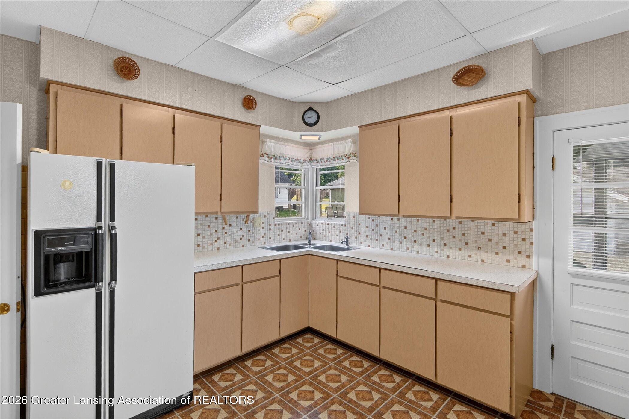 709 Rock Street Jackson, MI 49202 - Photo 20 of 53 20-709-Rock-St-WindowStill
