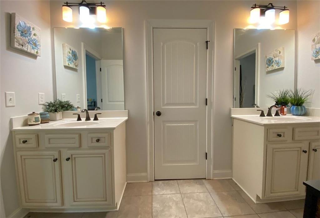 4806 Ralin Court Southwest Atlanta, GA 30331 - Photo 60 of 104 a bathroom with a sink vanity and a mirror