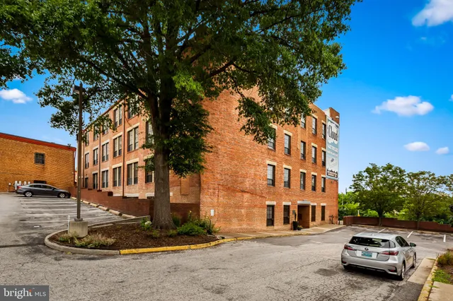 a car parked in front of a building