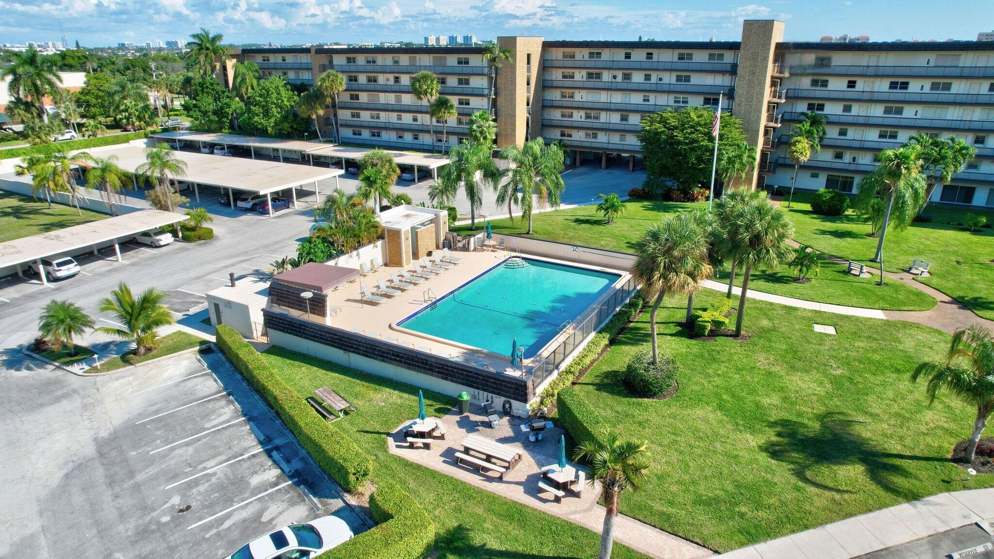 555 Northwest 4th Avenue, Unit 4230 Boca Raton, FL 33432 - Photo 36 of 38 a view of a chairs and table in a backyard