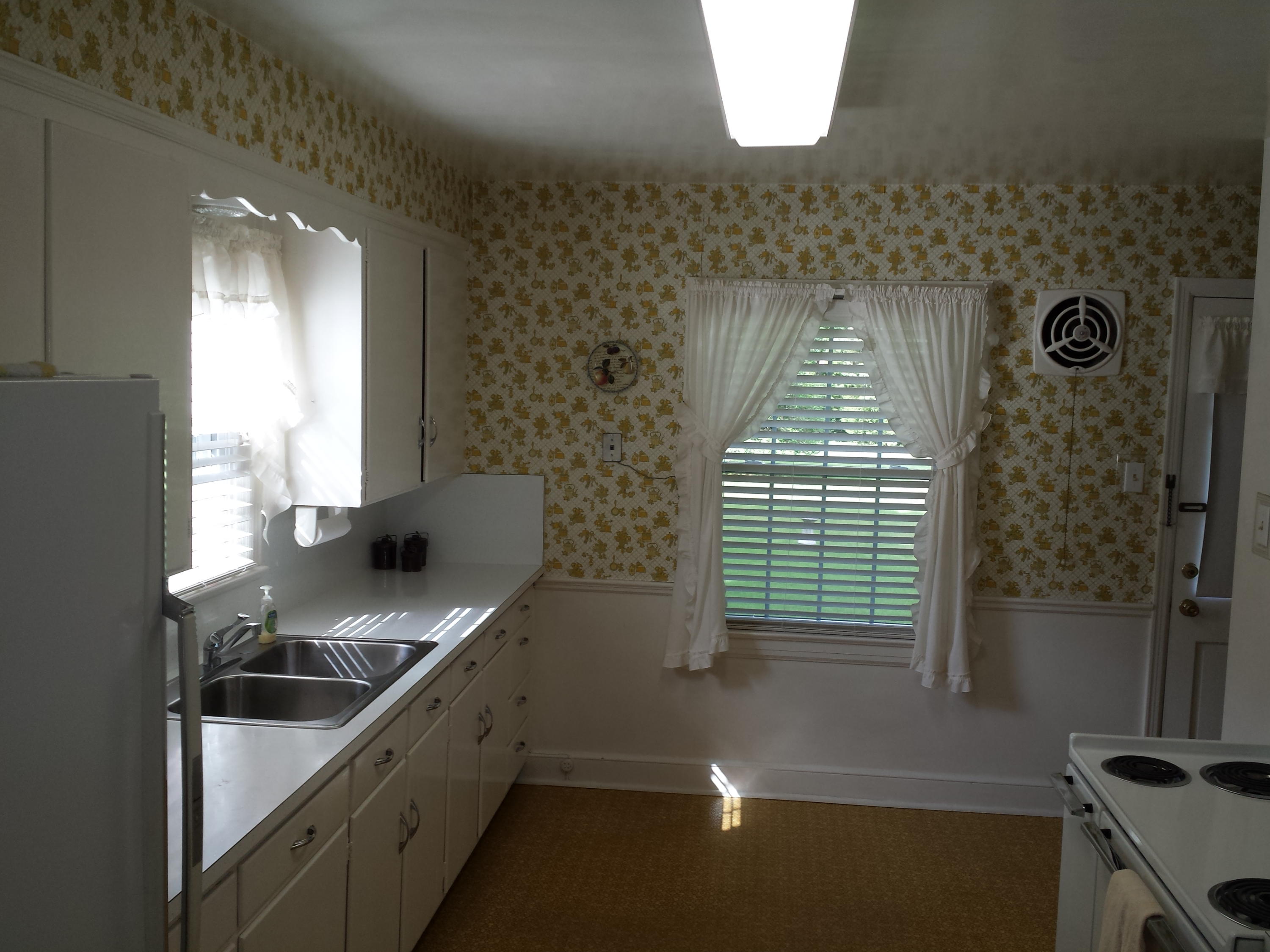 2033 Darlington Road Southwest Roanoke, VA 24018 - Photo 19 of 26 20150622_092759