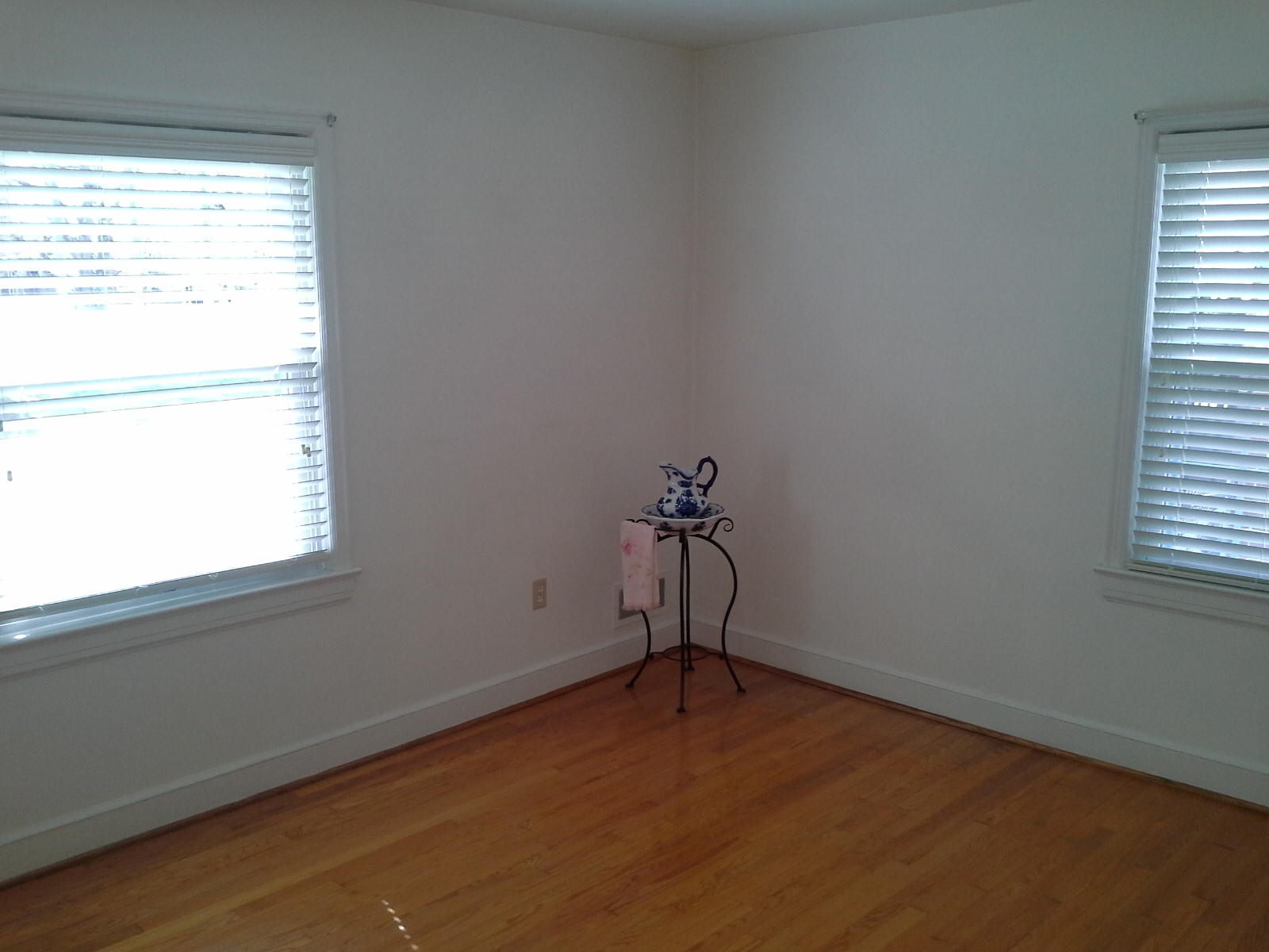 2033 Darlington Road Southwest Roanoke, VA 24018 - Photo 4 of 26 2015-04-10 16.08.38