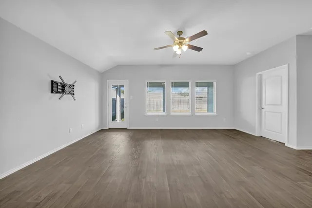 $1,950 | 18271 Woodpecker Trail, New Caney, TX 77357