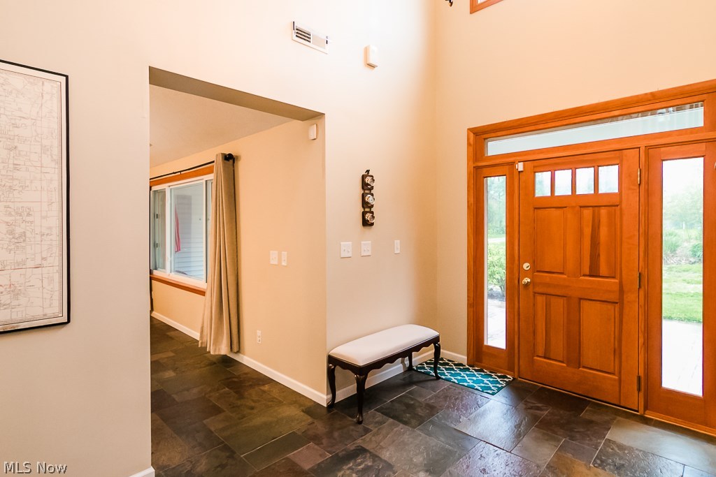 24446 Barrett Road Olmsted Falls, OH 44138 - Photo 4 of 32 Gallery Image 4