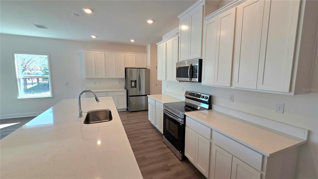 9427 Lakeview Court Spring Hill, FL 34608 - Photo 4 of 41