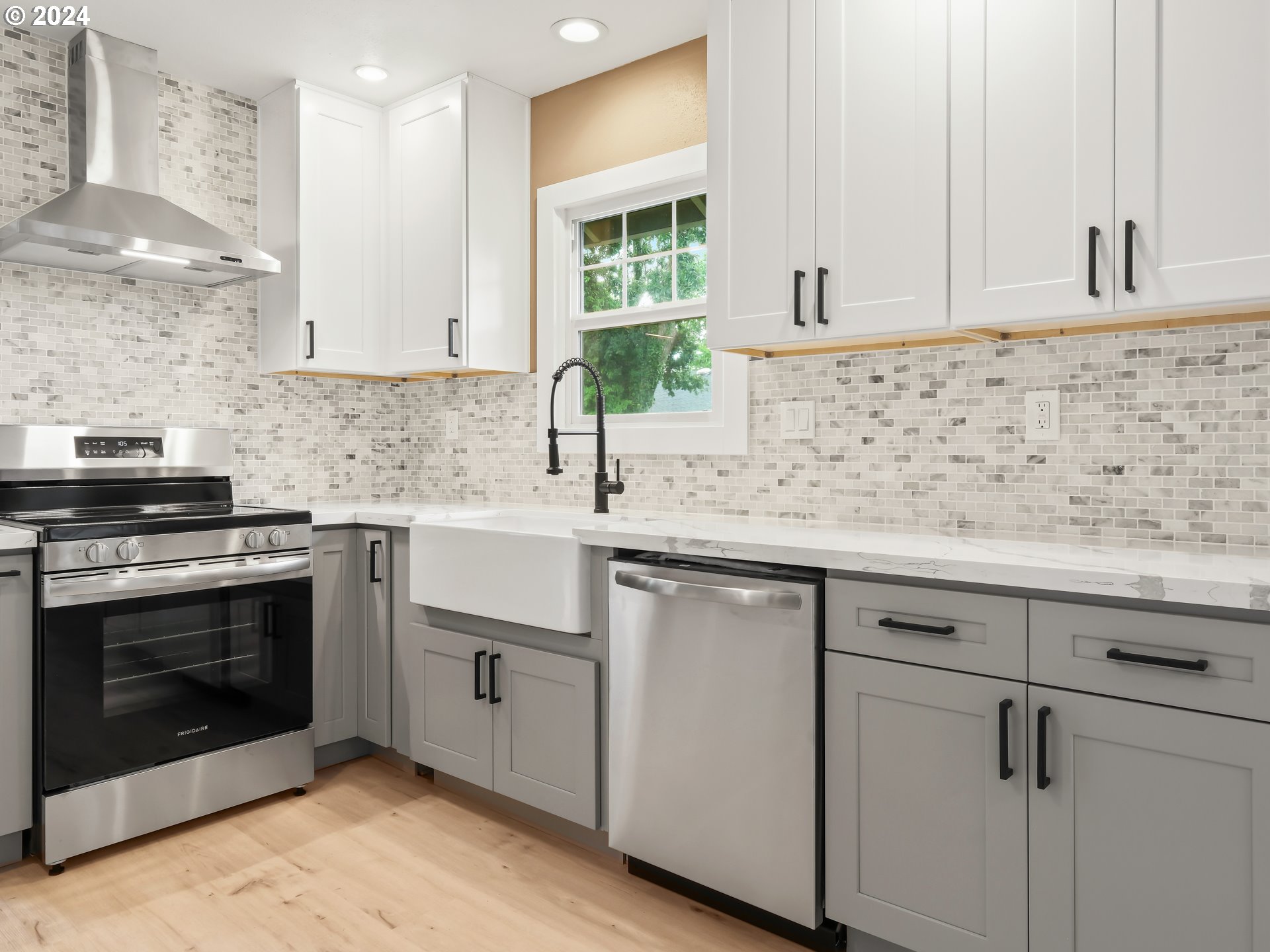 1903 14th Street Oregon City, OR 97045 - Photo 11 of 34 a kitchen with appliances cabinets and a sink