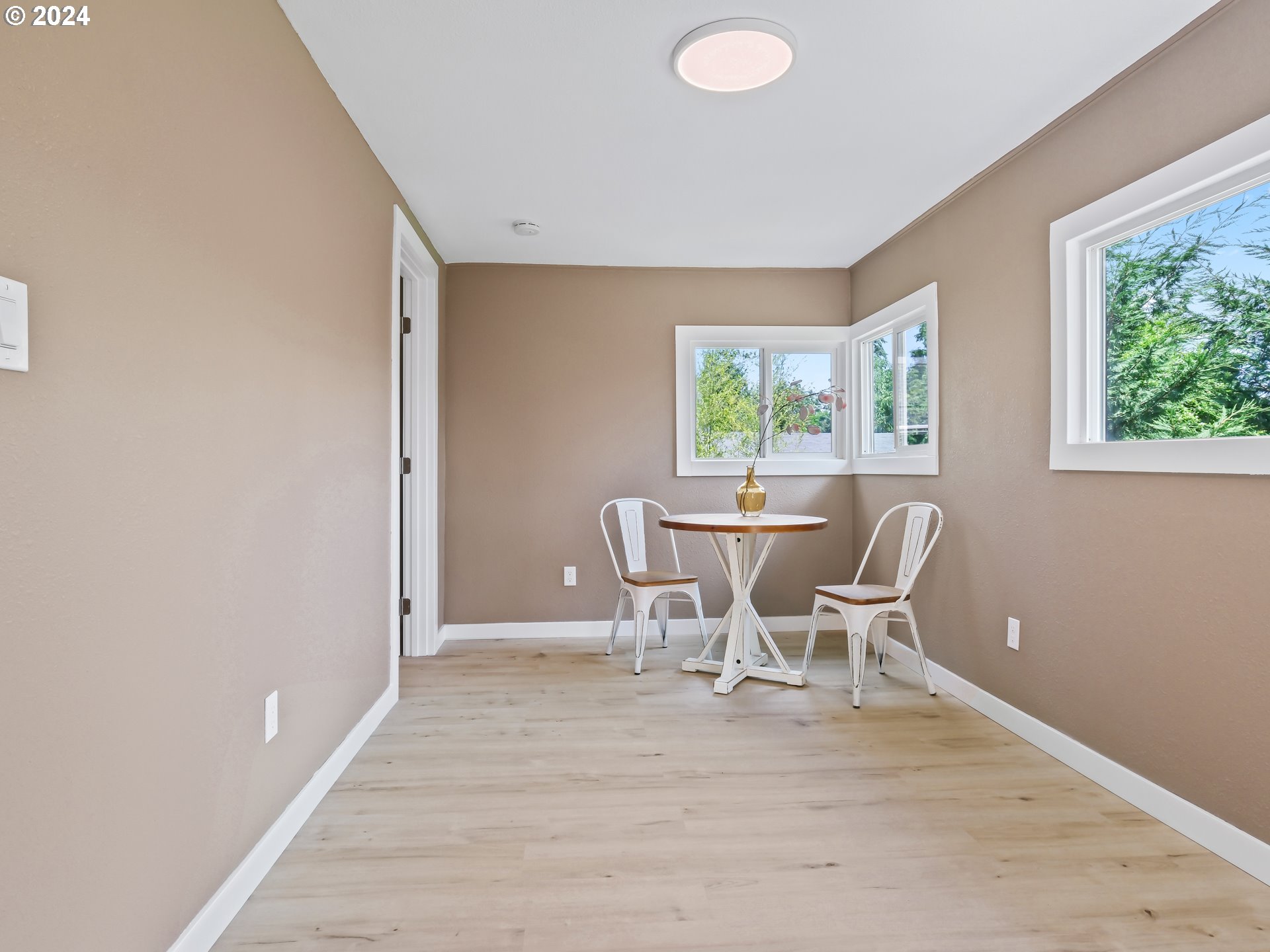 1903 14th Street Oregon City, OR 97045 - Photo 16 of 34 a dining room with furniture and window