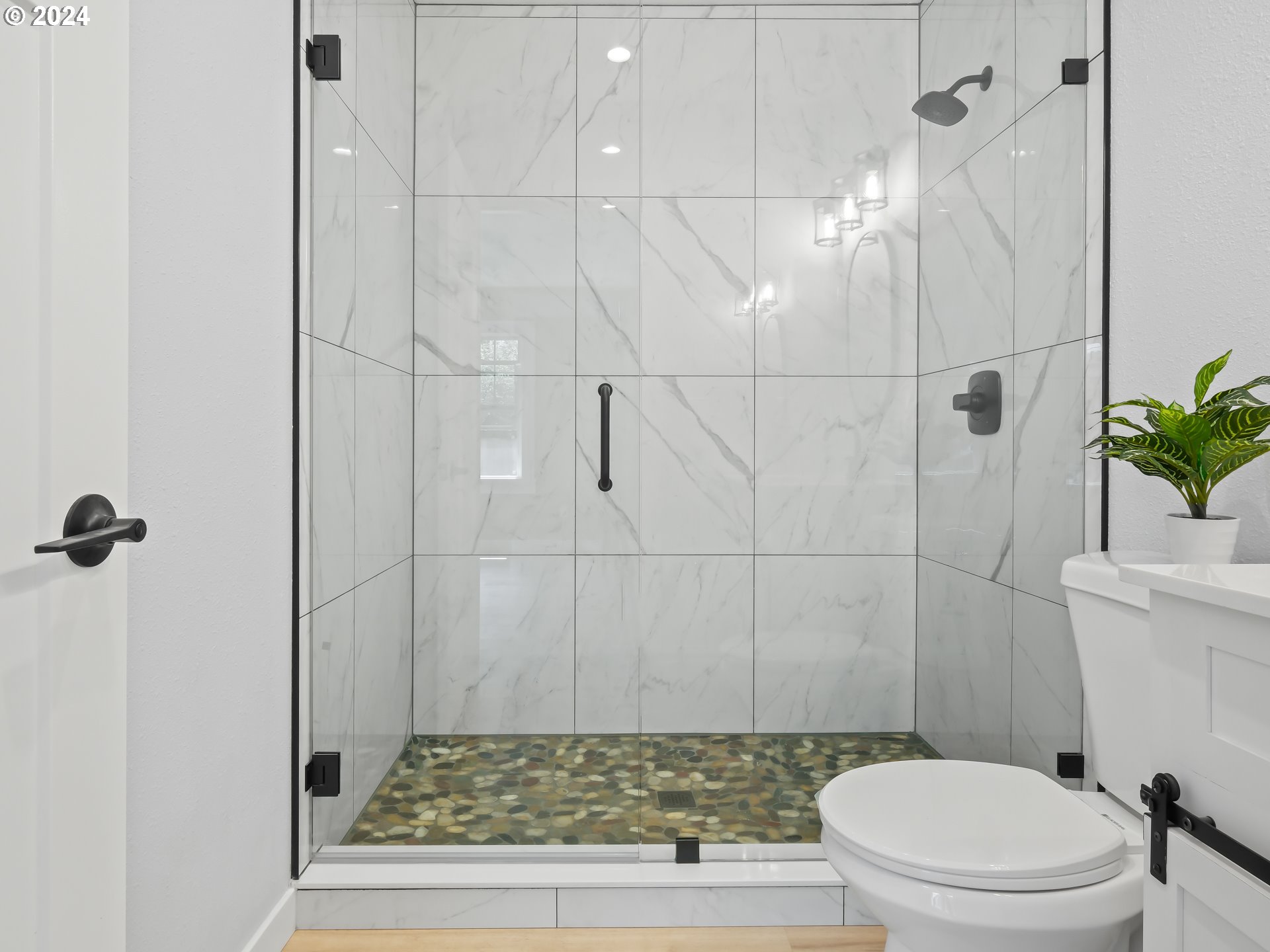 1903 14th Street Oregon City, OR 97045 - Photo 22 of 34 a bathroom with a toilet and shower