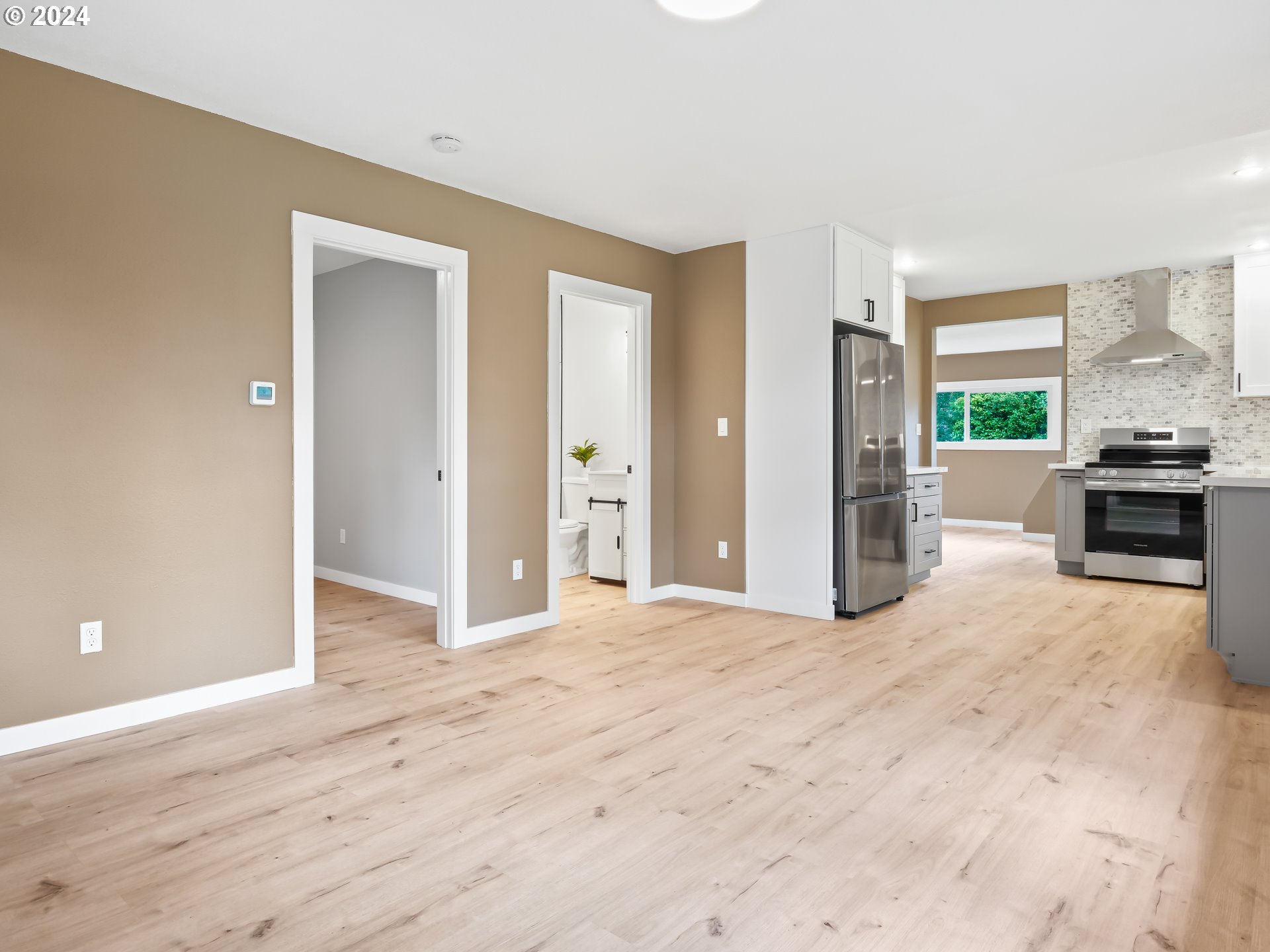1903 14th Street Oregon City, OR 97045 - Photo 6 of 34 a view of livingroom with kitchen view and living room view
