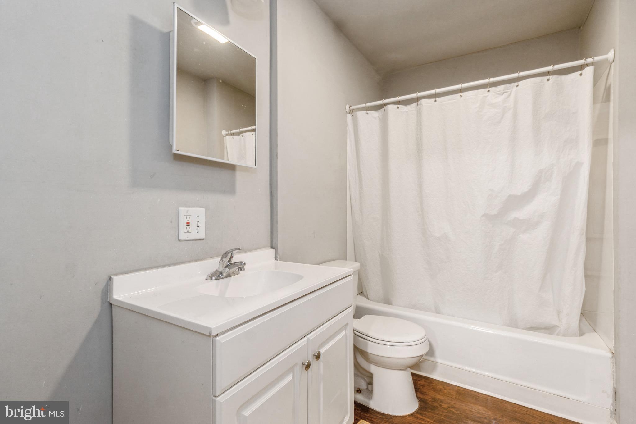 525-527 Penn Street, Unit 1A Camden, NJ 08102 - Photo 6 of 12 Bathroom