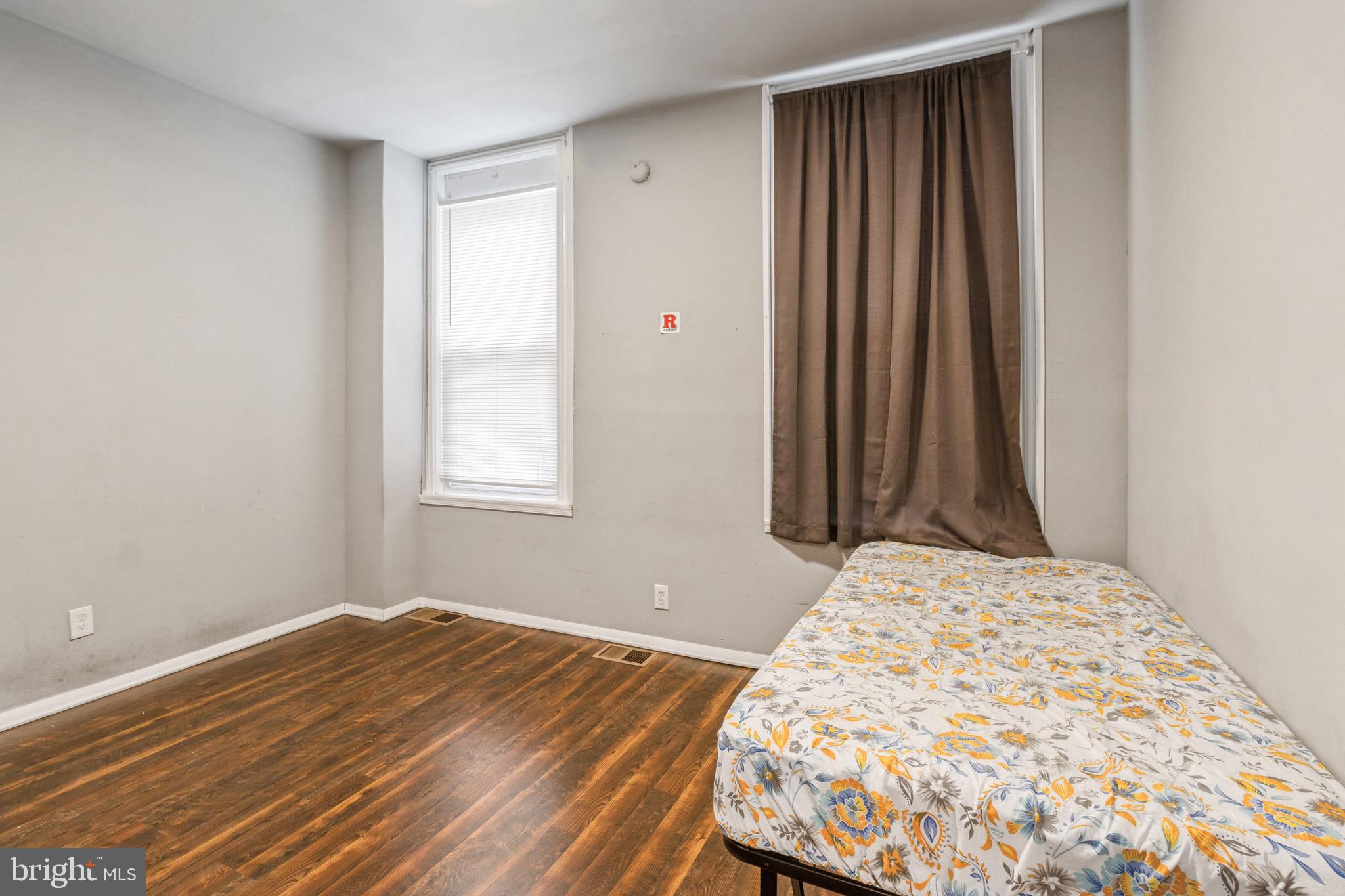 525-527 Penn Street, Unit 1A Camden, NJ 08102 - Photo 8 of 12 a bedroom with a bed and a window