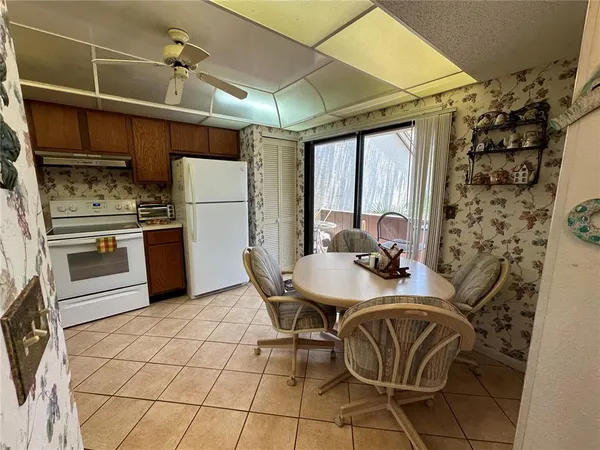 $1,895 | 1647 Brookhouse Court, Unit 246, Sarasota, FL 34231
