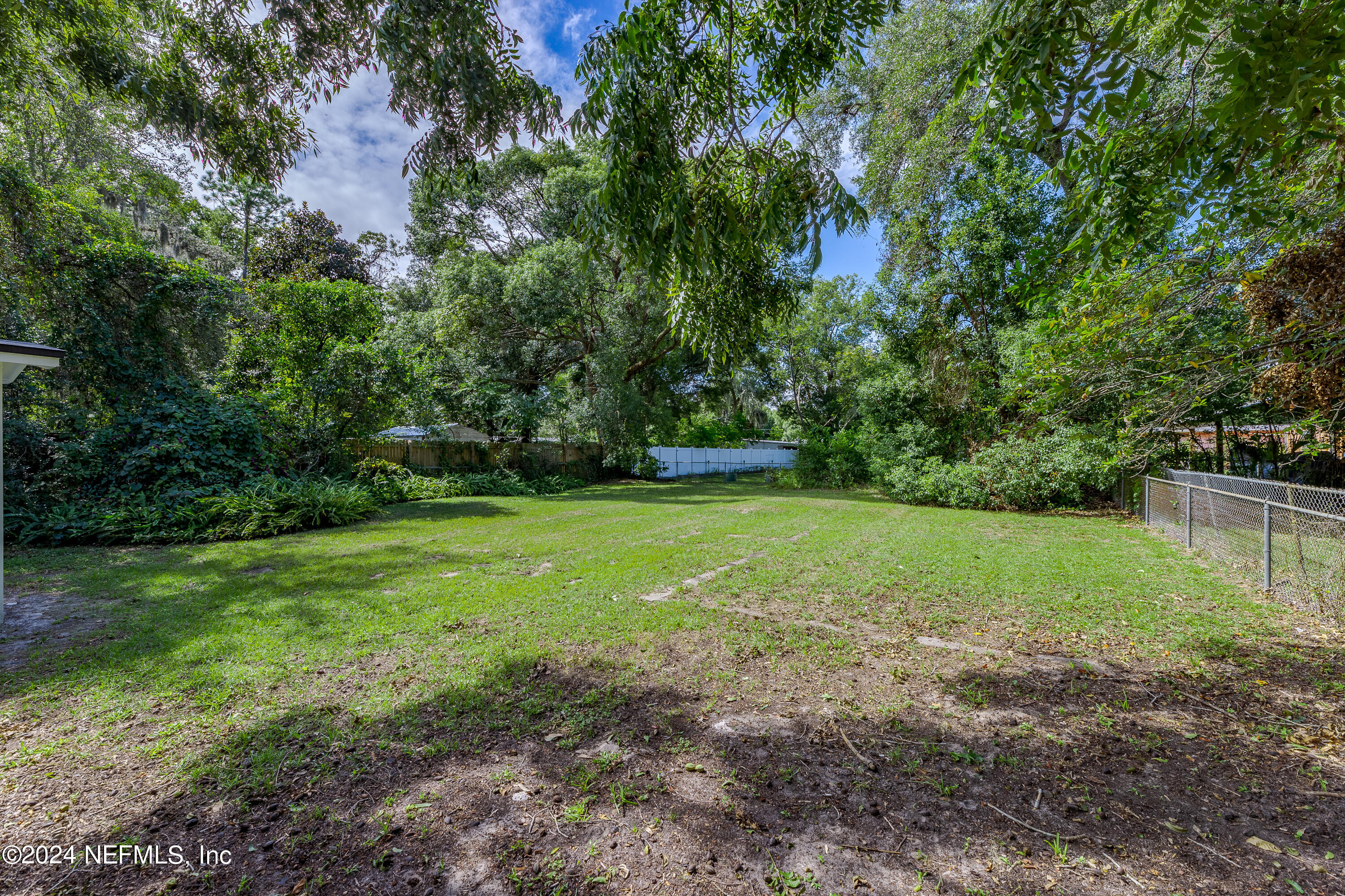 90 Spring Street St. Augustine, FL 32084 - Photo 18 of 24 a view of a garden with a fountain