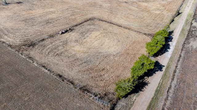 a view of a pathway with a yard