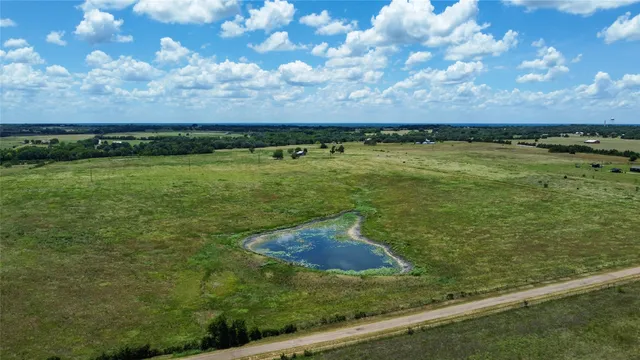 a view of a large yard