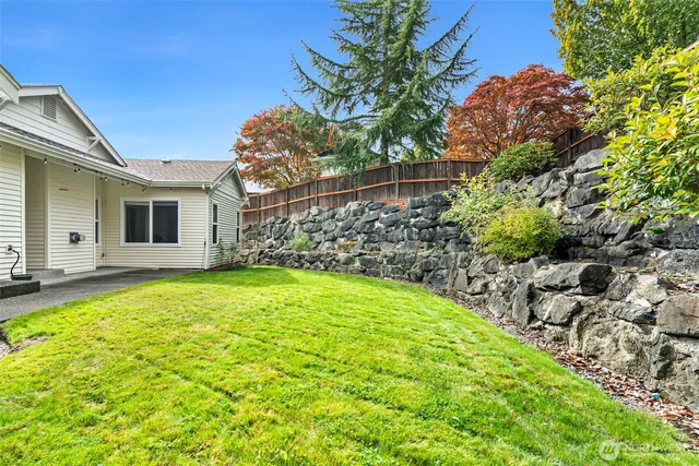 a view of a house with a backyard