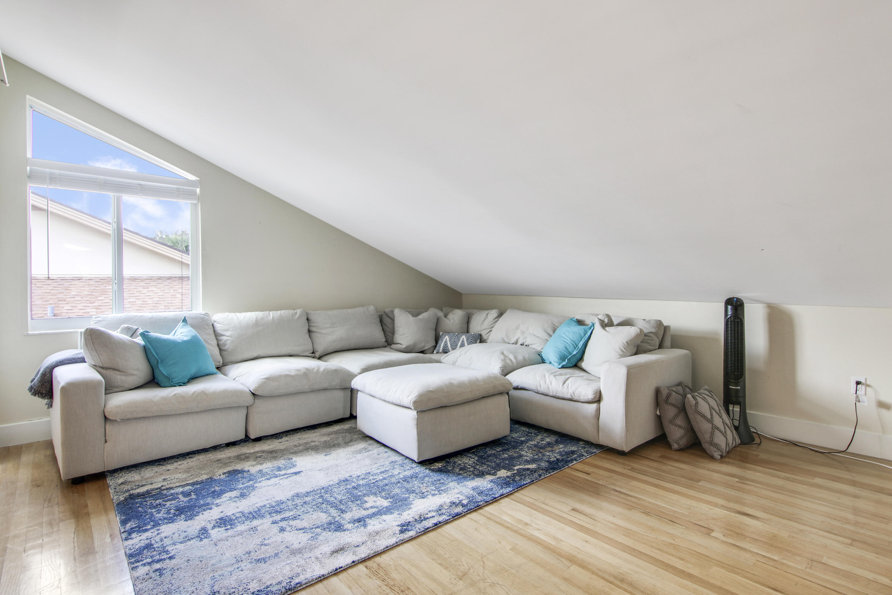 114 Ridge Road Jupiter, FL 33477 - Photo 16 of 28 Loft Room