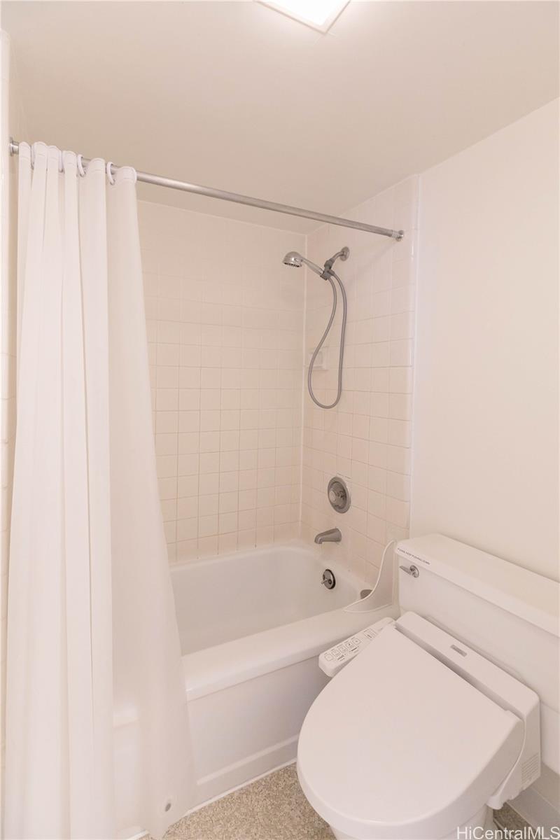 2240 Kūhiō Avenue, Unit 2608 Honolulu, HI 96815 - Photo 12 of 25 a bathroom with a toilet and a bathtub