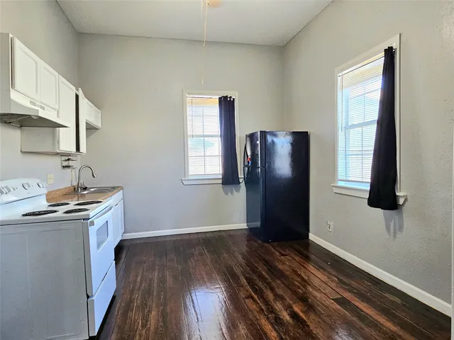 $880 | 4226 Winnie Street, Unit 1, Galveston, TX 77550