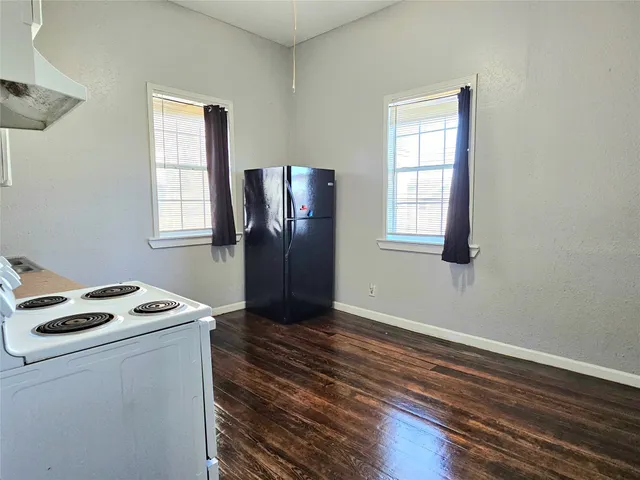 $880 | 4226 Winnie Street, Unit 1, Galveston, TX 77550