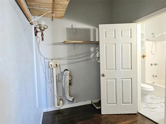 $880 | 4226 Winnie Street, Unit 1, Galveston, TX 77550