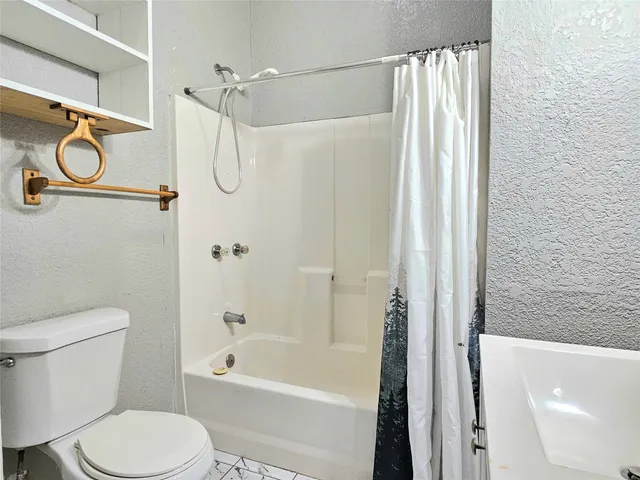 $880 | 4226 Winnie Street, Unit 1, Galveston, TX 77550