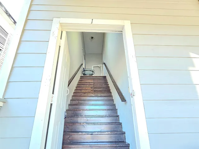 $880 | 4226 Winnie Street, Unit 1, Galveston, TX 77550