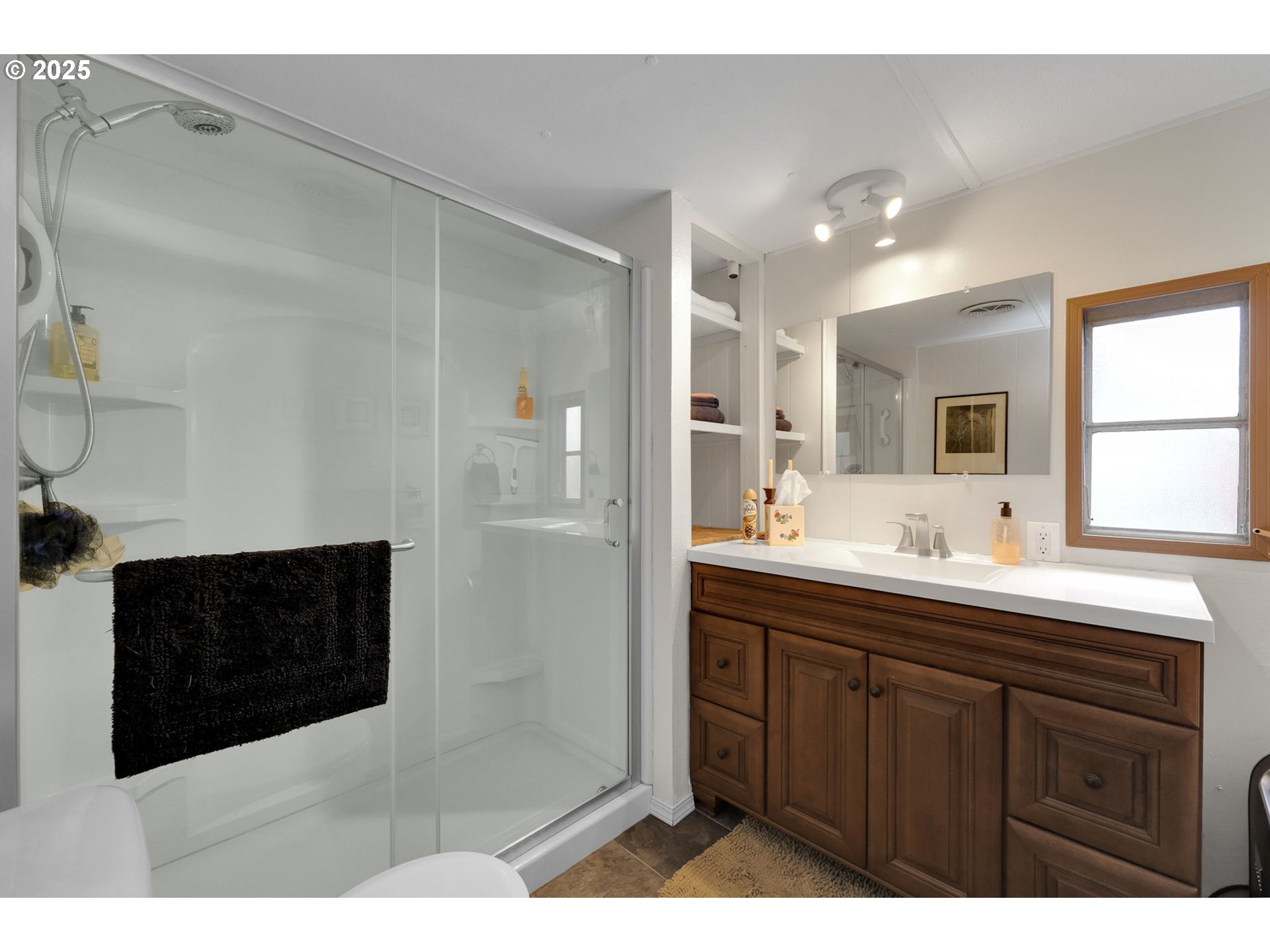 3950 Coburg Road, Unit 27 Eugene, OR 97408 - Photo 27 of 43 Bathroom