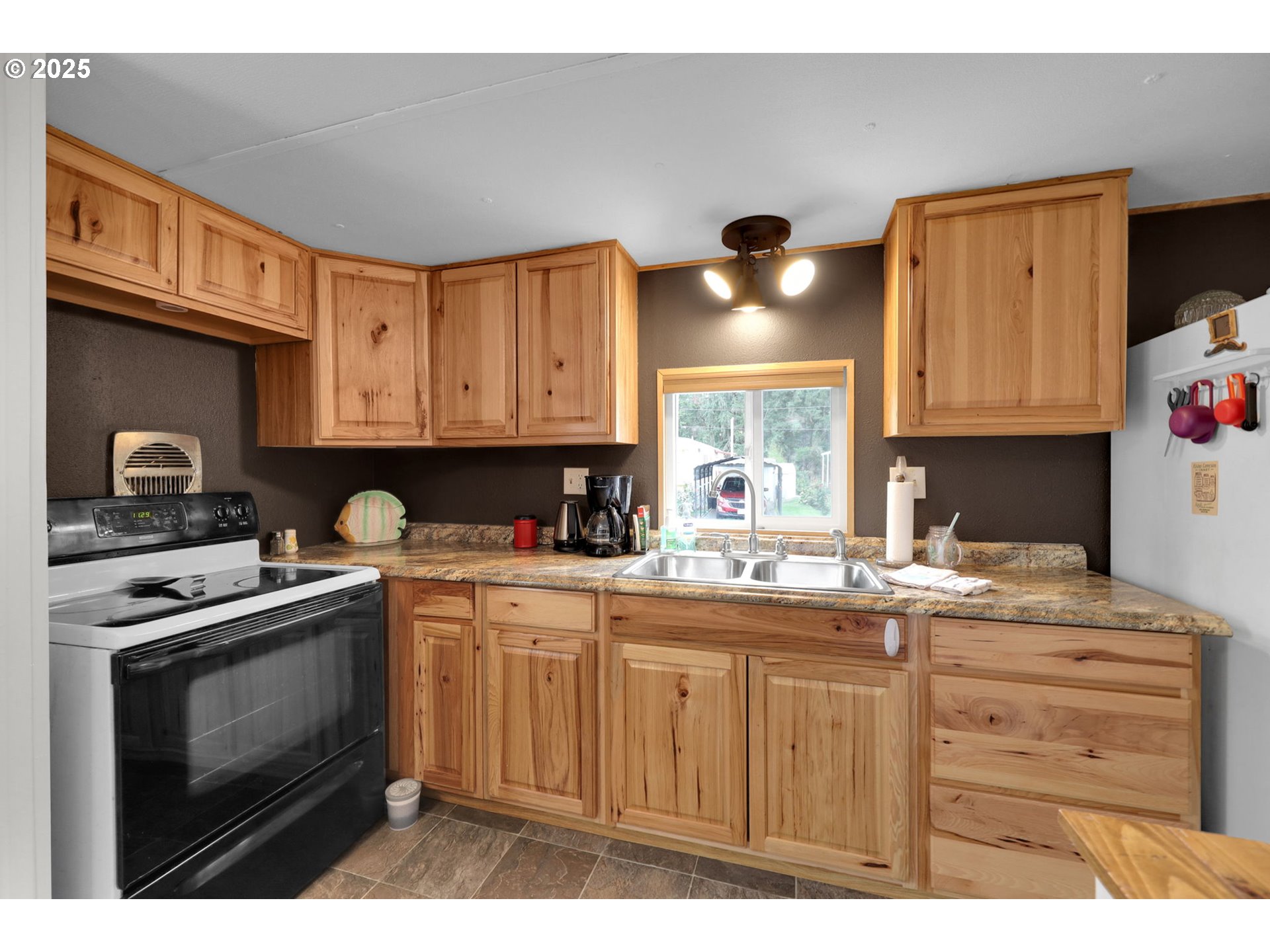 3950 Coburg Road, Unit 27 Eugene, OR 97408 - Photo 5 of 43 Kitchen