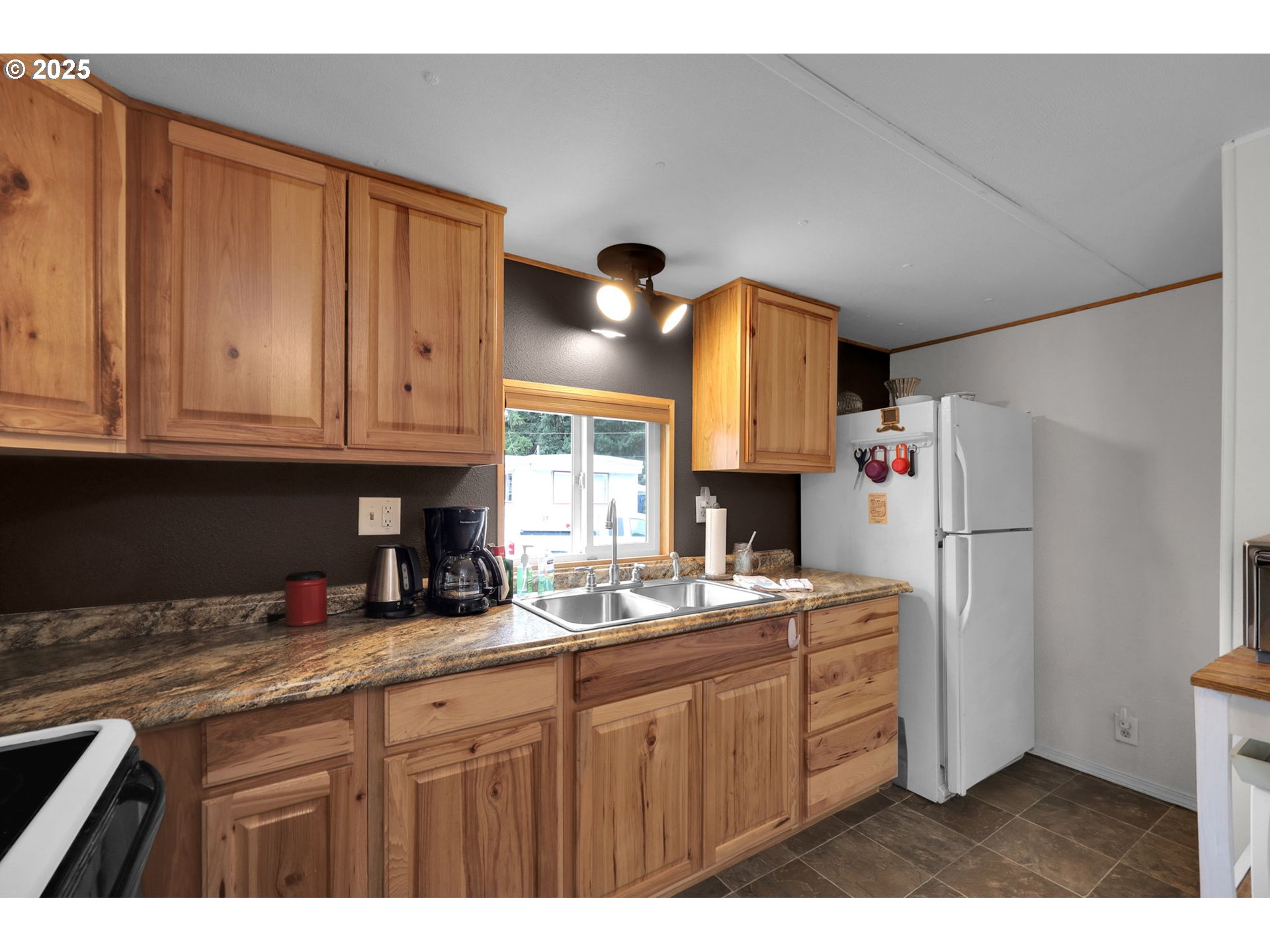 3950 Coburg Road, Unit 27 Eugene, OR 97408 - Photo 7 of 43 Kitchen