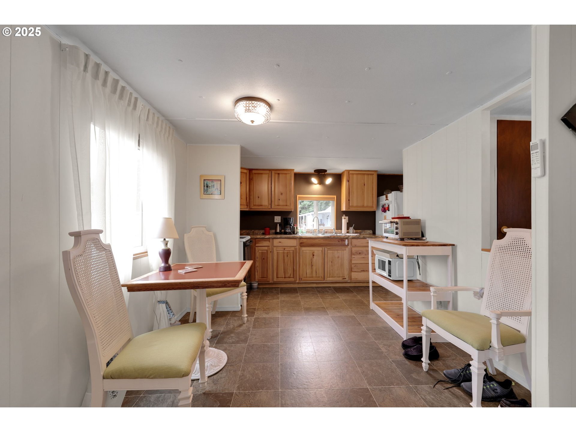 3950 Coburg Road, Unit 27 Eugene, OR 97408 - Photo 10 of 43 Kitchen/Dining Room