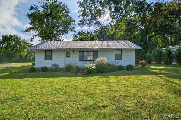 $375,000 | 140 North Ethlyn Road, Winfield, MO 63389