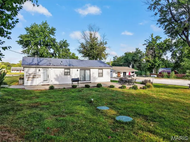 $375,000 | 140 North Ethlyn Road, Winfield, MO 63389