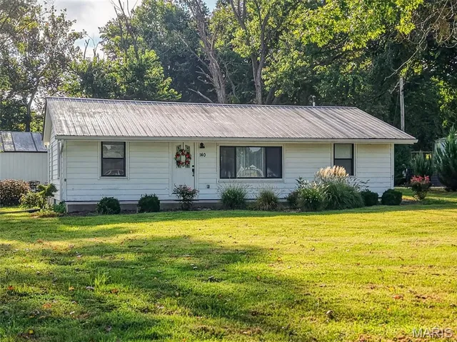 $375,000 | 140 North Ethlyn Road, Winfield, MO 63389