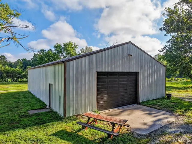 $375,000 | 140 North Ethlyn Road, Winfield, MO 63389