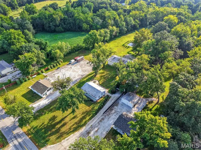 $375,000 | 140 North Ethlyn Road, Winfield, MO 63389