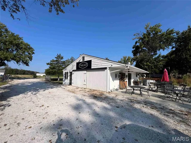 $375,000 | 140 North Ethlyn Road, Winfield, MO 63389