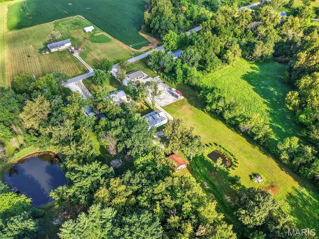 $375,000 | 140 North Ethlyn Road, Winfield, MO 63389