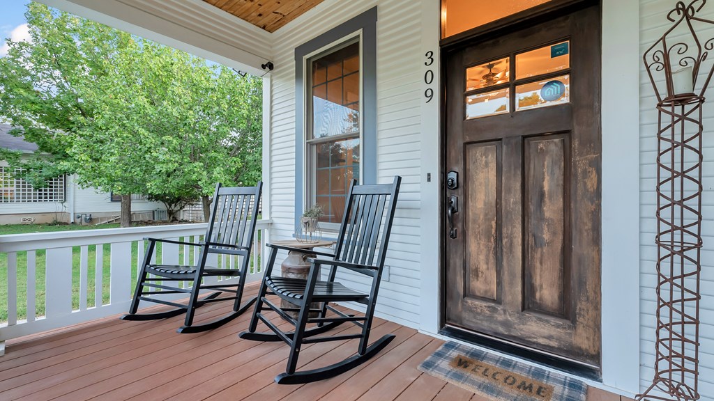 309 Fulton Street Fredericksburg, TX 78624 - Photo 3 of 30