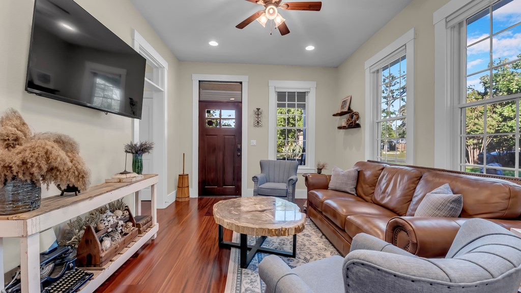 309 Fulton Street Fredericksburg, TX 78624 - Photo 5 of 30